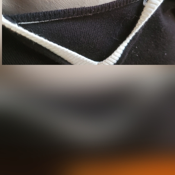 SOLD Emma James Collection Sweater - Picture 3 of 13